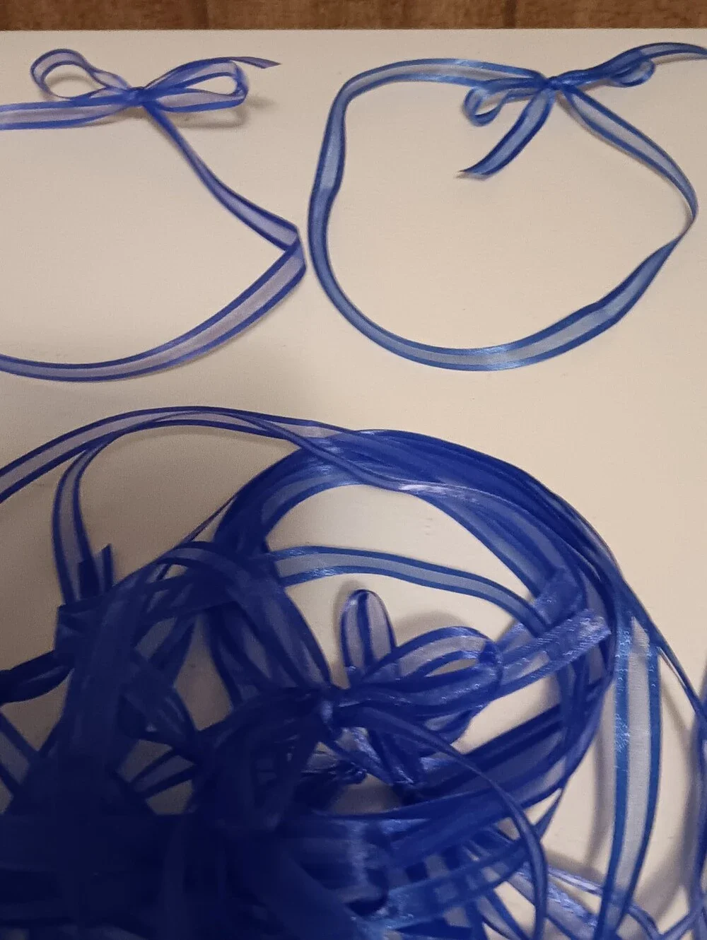 NEW!!! 35 BEAUTIFUL RIBBON BOWS. COLOR ROYAL BLUE.